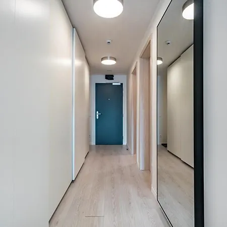 Light & Airy Comfort - Garage & Balcony アパート ブラチスラヴァ