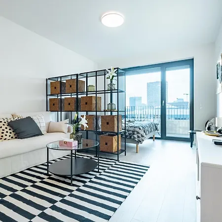 Light & Airy Comfort - Garage & Balcony * ブラチスラヴァ