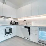 Light & Airy Comfort - Garage & Balcony Daire *