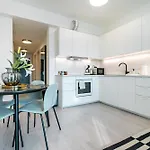 Daire Light & Airy Comfort - Garage & Balcony