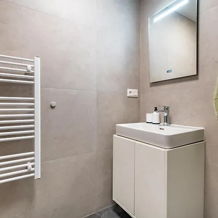 Light & Airy Comfort - Garage & Balcony Bratislava
