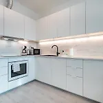 Light & Airy Comfort - Garage & Balcony *