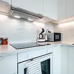 Light & Airy Comfort - Garage & Balcony *