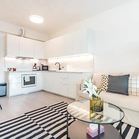 Light & Airy Comfort - Garage & Balcony